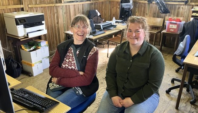 Karin og Ena melder fra kontoret alt klar til nogle gode dage på Hjørring Dyrskue. Foto: Palle W. Nielsen