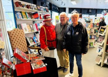 Krumme i godt selskab med Torben Vandsted og Jette Andersen fra Dana Cup. Foto: Niels Skipper.