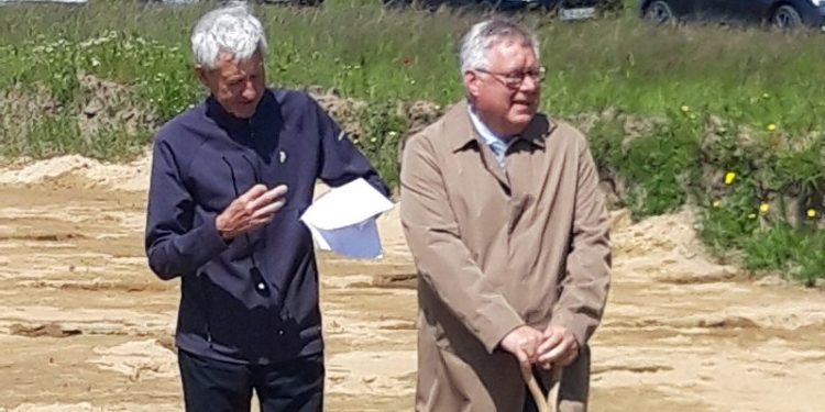 Formand for Domea Hjørring Allan Baltersen og borgmester Søren Smalbro. Foto: Birgit Hjortlund.