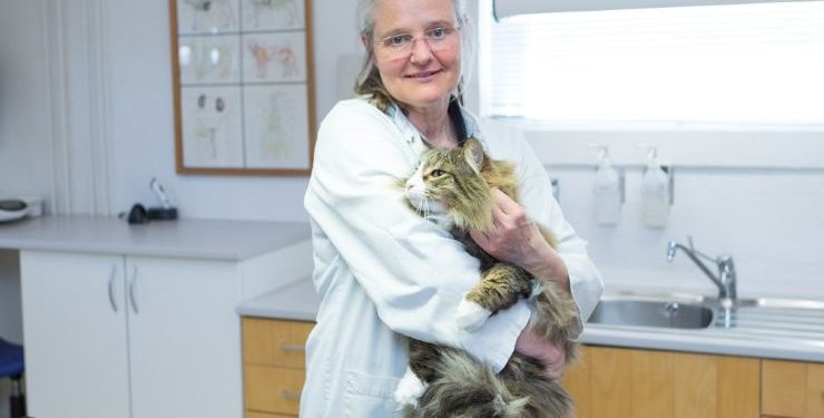 Dyrlæge Tove Schneider går på pension. Privatfoto.