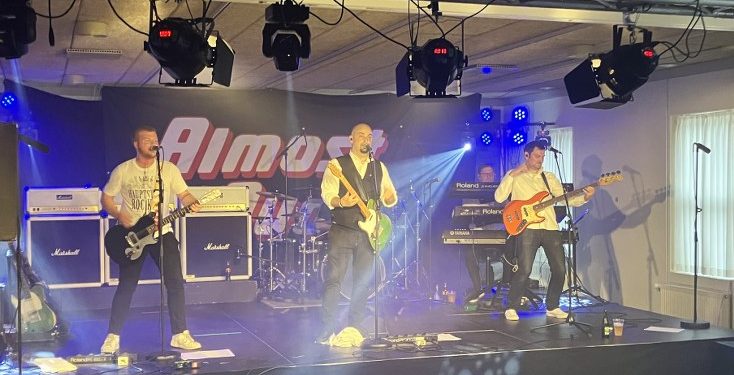 Almost Quo leverer et unikt og energisk rockshow hver eneste gang også her på Restaurant Tannishus i Tversted. Arkivfoto: Palle W. Nielsen