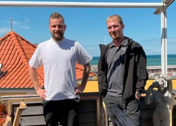 Christoffer Dahl Rameberg hos Lilleheden Café og Restaurant i selskab med Kenneth Brøndum fra Business Hjørring.