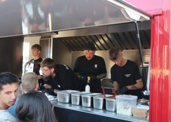 Bad Boy Butchers servrede burgere til Musik Under Trappen. Foto. Arkiv.