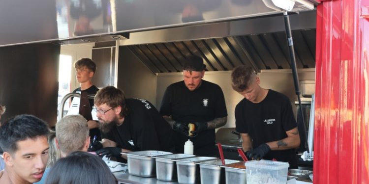 Bad Boy Butchers servrede burgere til Musik Under Trappen. Foto. Arkiv.