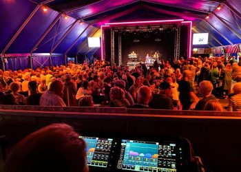 Sussi & Drengene på scenen til Musik Under Trappen 2025. Foto: MUT.