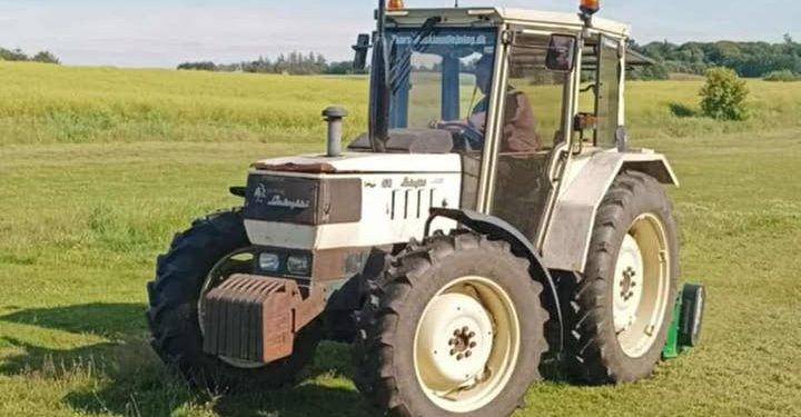 Lamborghini forbindes af de fleste med racerbiler og sportsvogne, men her er det en veterantraktor ved Tranget. Foto: Else Strauss Harpsø.
