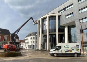 Tavlen vaskes ren, og snart må der stemmes politikere ind i byrådssalen her på rådhuset i Hjørring Kommune. Privatfoto