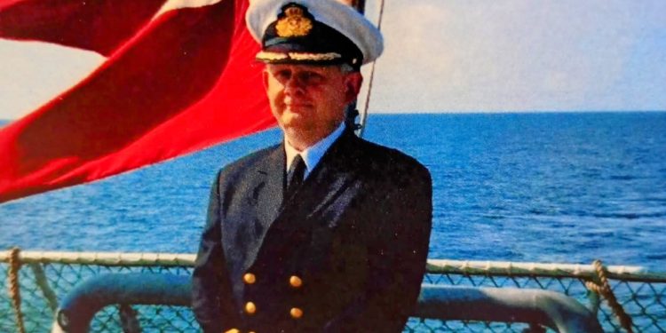 Orlogskaptajn Per Nielsen fortæller om samarbejdet med Royal Navy. Privatfoto.