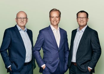 Administrerende direktør Vagn Hansen overlader 1. september 2025 taktstokken til et nyt
ledelsesteam bestående af direktør Kim Mouritsen og direktør Lars Thomsen. Foto: Sparekassen Danmark.