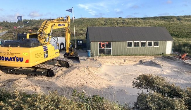 Snart er der nye bygninger mellem klitter og bådhuset i Tversted. Foto: Palle W. Nielsen