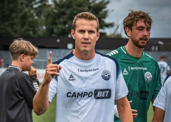 Lasse Steffensen fik tre spilledages karantæne for at nikke en AaB'er en skalle. Foto: VFF
