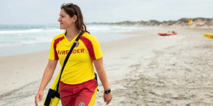 Livredder på vagt ved stranden. Foto: Tryg.