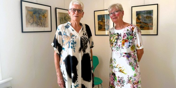 Bodil Pugh og Merete Blankholm udstiller i Assistentboligen. Foto: Niels Skipper.