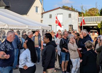 Mosbjerg inviterer til Open by Night på fredag den 29. august, og der kan stadig købes madbilletter i Brugsen. Arkivfoto.