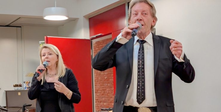 Det populære makkerpar Kisser og Søren sang sig lige ind i hjerterne på de mange beboere og pårørende på Soldalhus.