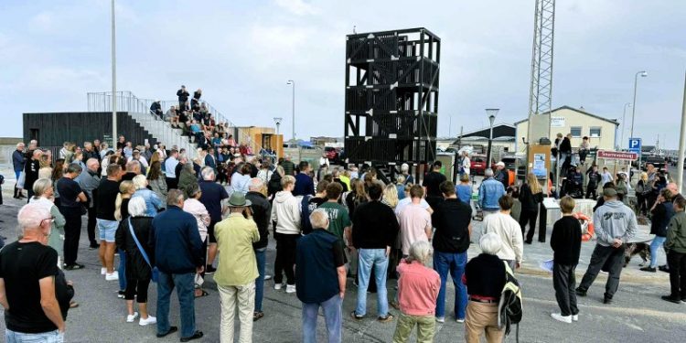 Tårn og trappe tager sig flot ud overfor Pelles Strand. Foto (arkiv): Niels Skipper.