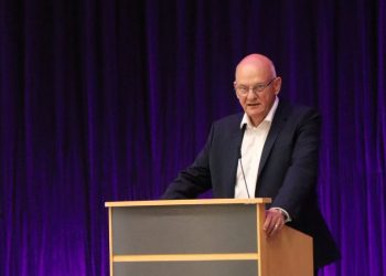 Vagn Hansen på talerstolen i Idrætscenter Vendsyssel. Foto: ICV.