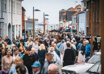 Presset er stort i midtbyen, når sommerens mange store events afholdes i Hirtshals. Her er det Hirtshals Veterantræf. Foto: René Stoklund.