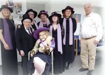 Vendelbo Syngepiger skaber fest og god stemning i Vidstrup Forsamlingshus. Privatfoto.