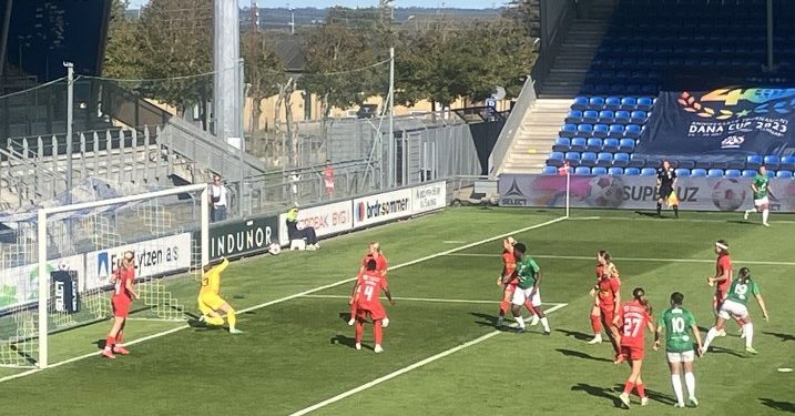 Det var tæt på flere gange, da Fortuna Hjørring på Nord Energi Arena i Hjørring spillede 0-0 mod FC Nordsjælland. Foto: Palle W. Nielsen.
