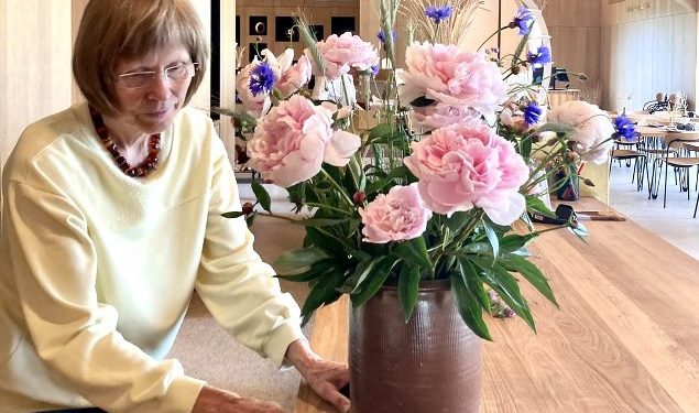 Inger Ussing Larsen er stadig aktiv i og omkring Kornets Hus, hvor hun lørdag laver åben workshop i kunsten at flette med korn. Privatfoto