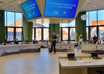 Jens Fischer, Foreningskonsulent i Hjørring Kommune, byder velkommen til Foreningsværkstedet. Foto: Jesper Kjærgaard