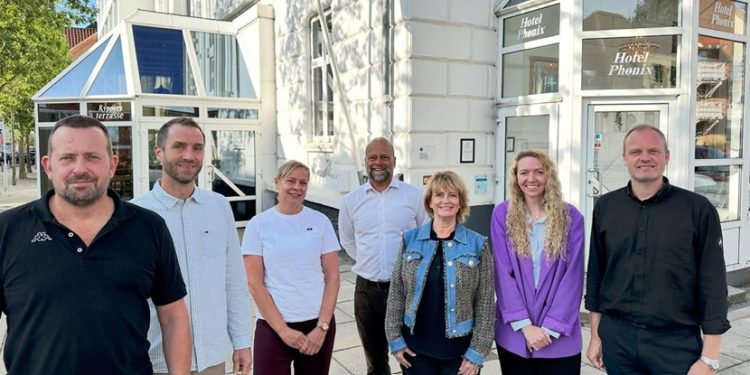 I bestyrelsen ses fra venstre formand Henrik Messmann, Martin Bang, Jane Melgaard Olesen, Lars Glinvad, Susanne Hjelm Gjelstrup, Rebecca Jacobsen og Erik Ernst Jensen. Foto: Hjørring Alliancen.