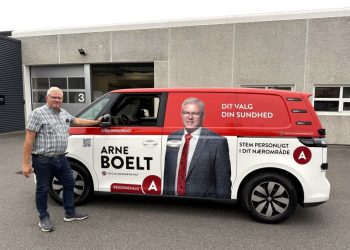 Arne Boelt (S) ved sin valgbus til RV25. Foto: Krogh Andersen A/S.