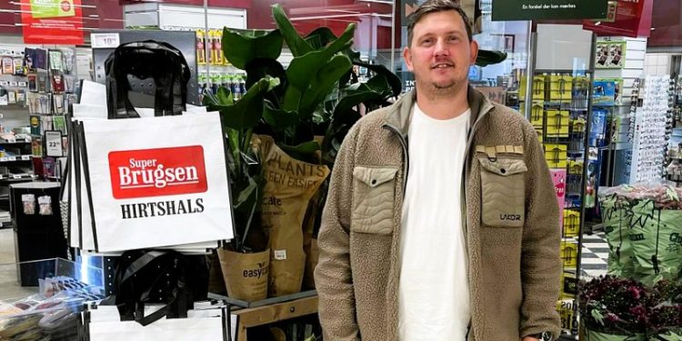 Daniel Joensen med dybe lokale rødder bliver ny uddeler hos SuperBrugsen i Hirtshals. Foto: Niels Chr. Jakobsen.