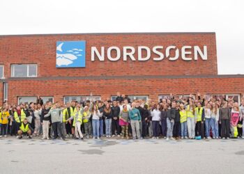 255 elever besøger lokale virksomheder i Hirtshals på cykel som en del af Workforce of the Future.