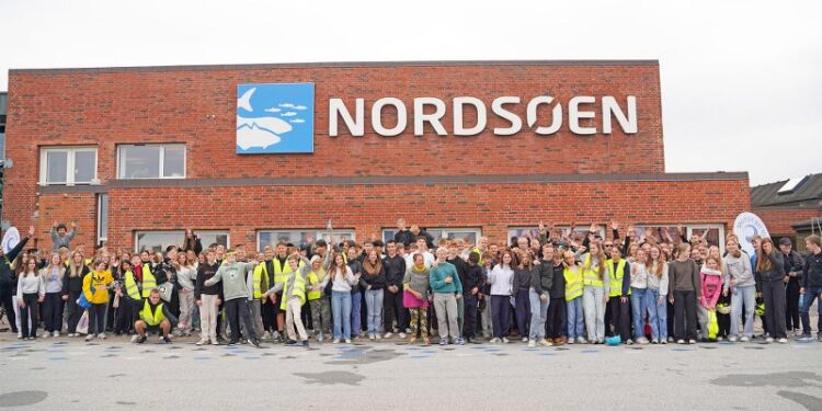 255 elever besøger lokale virksomheder i Hirtshals på cykel som en del af Workforce of the Future.