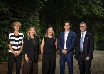 Tandplejer Pernille Hjort Mose, nummer to fra venstre, har modtaget Bagger-Sørensen Fondens Påskønnelsespris 2025. Privatfoto.