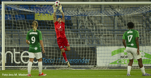 Fortunas anfører Florentina Olar gik foran, men det lykkedes ikke at fremtvinge scoring, Til 
gengæld sørgede Andrea Paraluta for at begrænse østrigernes scoringer.