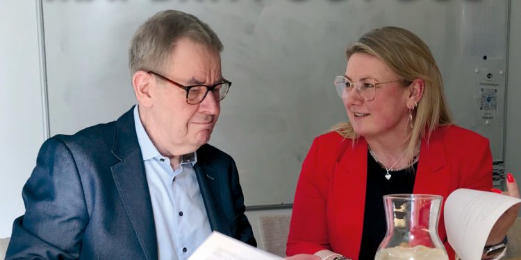 Tidligere statsminister Poul Nyrup Rasmussen ses her med borgmesterkandidat Mai-Britt Beith.