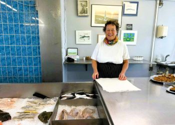 Jane Axelsen er klar til fra onsdag at stå alene med ansvaret i Fisken på Norgeskajen i Hirtshals. Foto: Niels Skipper.