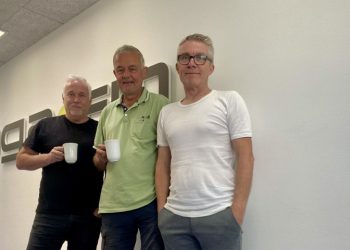 Formand Kurt Larsen fra HAS flankeres her til venstre af Niels Viberg og til højre Henrik Ledet fra Skaga FM.