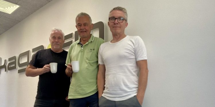 Formand Kurt Larsen fra HAS flankeres her til venstre af Niels Viberg og til højre Henrik Ledet fra Skaga FM.