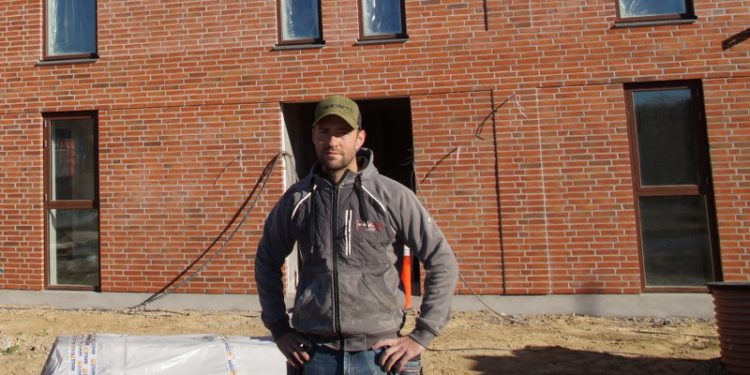 Anders Frederiksen ved den etape af Møllegården, som bliver klar til udlejning fra den 1. februar. Anders Frederiksen står gennem sit firma AF Bolig for udlejningen af boligerne. Foto: Privat.
