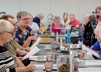 Der blev sunget godt igennem til fællessangen med Lonnie og Bent.