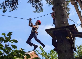 Victor på 12 år var ikke bange for klatreparkens udfordringer.