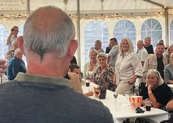 Kirsten Hjorth fik et ægte Skagen-hurra i Tversted. Foto: Palle W- Nielsen