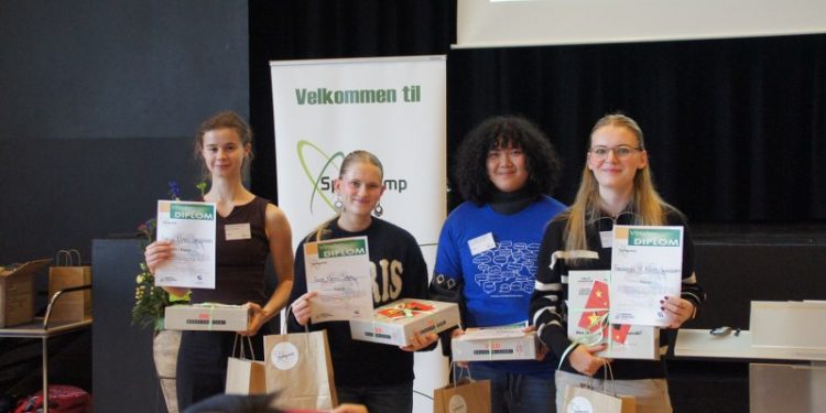 Gymnasieelever fra hele landet mødes årligt til Danmarks største sprogcamp på Hjørring Gymnasium for at fordybe sig i deres fælles interesse for fremmedsprog.