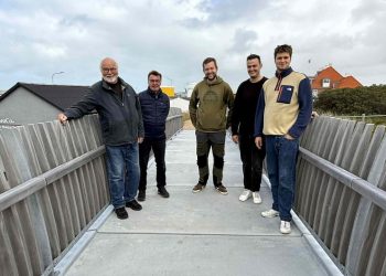 John Kongerslev, Ole Møgelmose, Andy Bertelsen, Oliver Langholm og Kenneth Olesen på Skibsbyggerbroen. Foto: Niels Skipper.