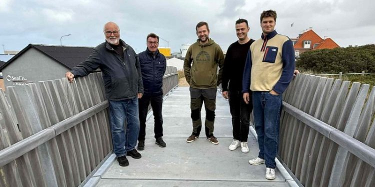 John Kongerslev, Ole Møgelmose, Andy Bertelsen, Oliver Langholm og Kenneth Olesen på Skibsbyggerbroen. Foto: Niels Skipper.