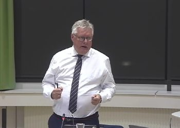 Borgmester Søren Smalbro under et byrådsmøde onsdag den 18. september på Rådhuset i Hjørring. Foto: Screendump.