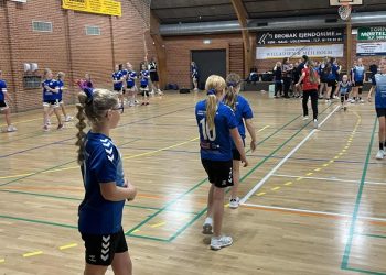 Tornby Cup 2025 er i gang. Her varmes der op til kamp. Foto: Niels Chr. Jakobsen.