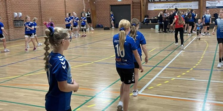 Tornby Cup 2025 er i gang. Her varmes der op til kamp. Foto: Niels Chr. Jakobsen.