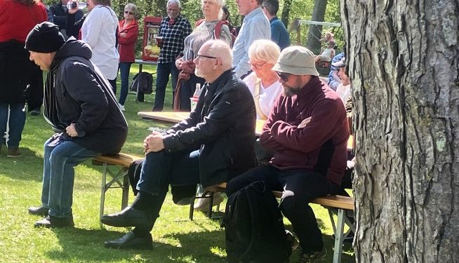 Karl H. Bornhøft lytter ved årets 1. maj møde i Christiansgave. Arkivfoto: Palle W. Nielsen