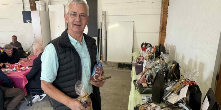 Gavebordet var kæmpestort ved Kaj Jensens 40 års jubilæum med ABC Radiotelefon ApS. Foto: Niels Skipper.