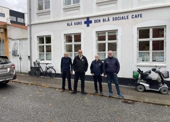Byrådskandidaterne foran Den Blå Sociale Café i Hjørring.